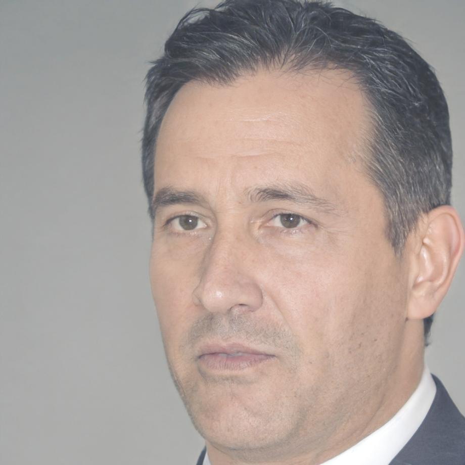 Instructor Aurelio Mendoza